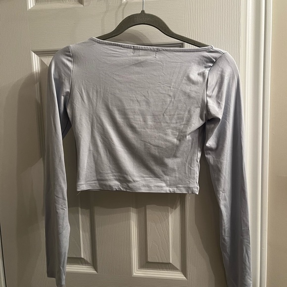 Forever 21 long sleeve crop top wirh chest slit. - Picture 3 of 5